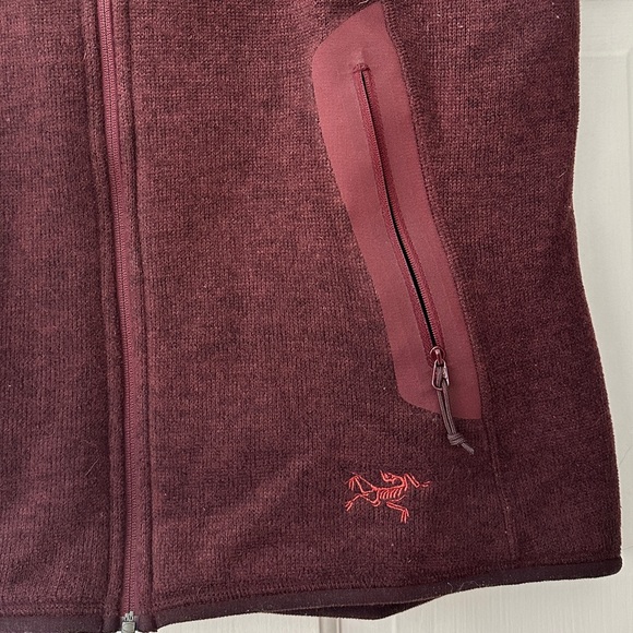 Arcteryx Covert Vest Burgundy Raisin size large - Picture 2 of 4
